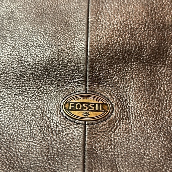 Fossil Metallic Brown Genuine leather Explorer Foldover Tote/ messenger bag. - Picture 3 of 14